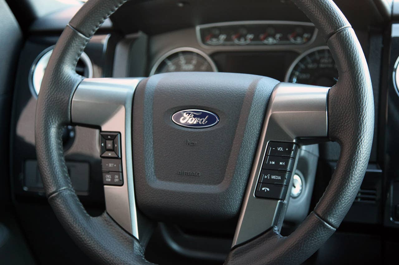 2011 Ford F-150 Harley-Davidson steering wheel