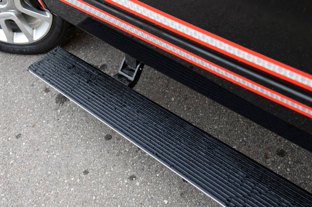 2011 Ford F-150 Harley-Davidson side step