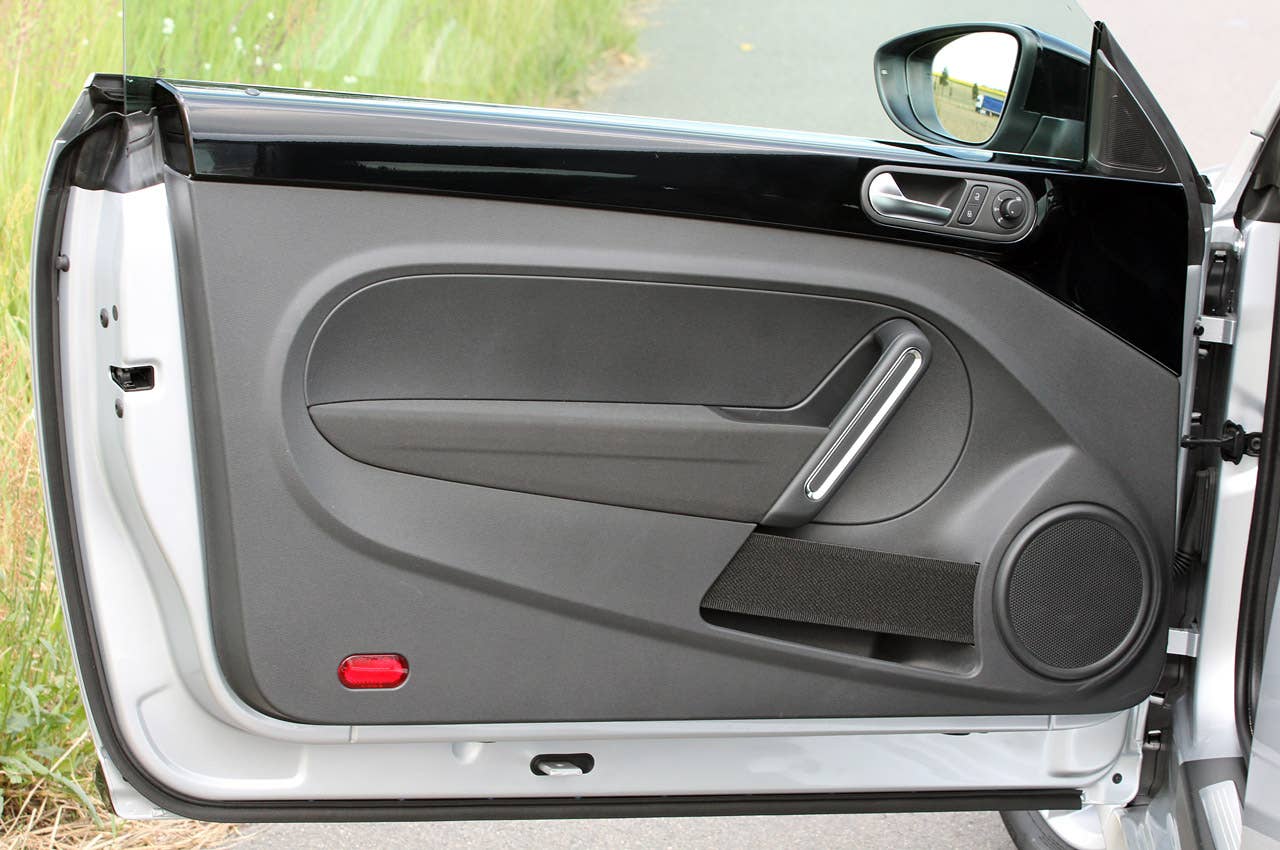 2012 Volkswagen Beetle Turbo door
