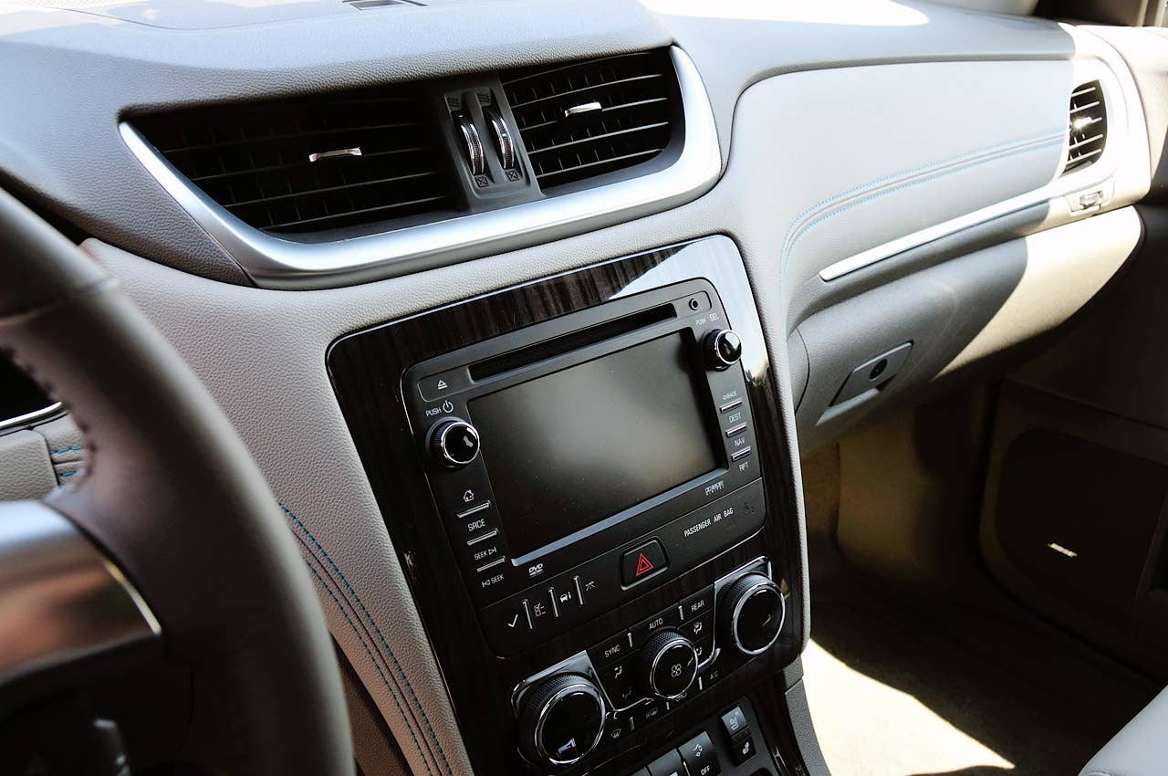 2013 Chevrolet Traverse instrument panel