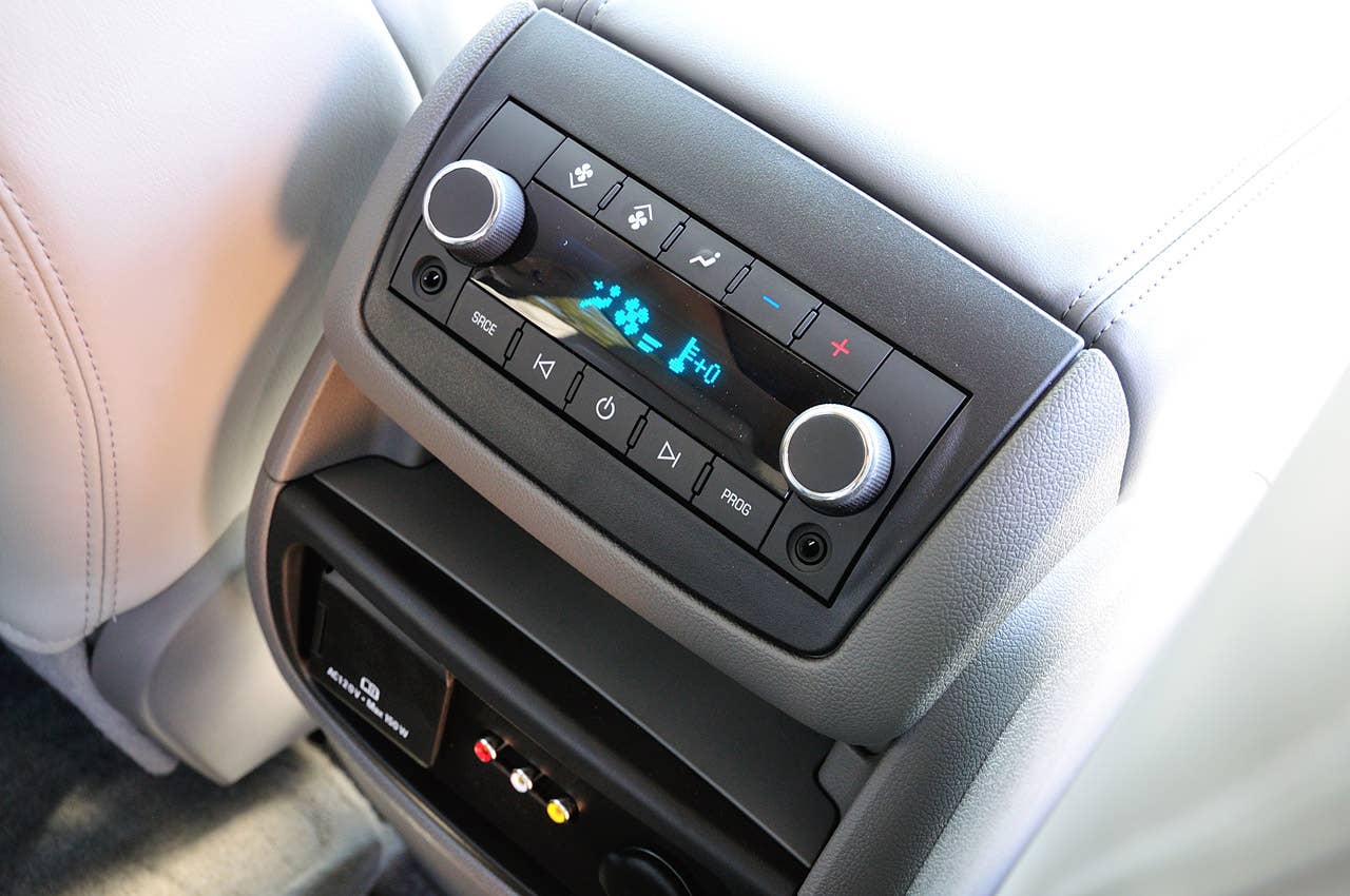 2013 Chevrolet Traverse rear seat climate controls