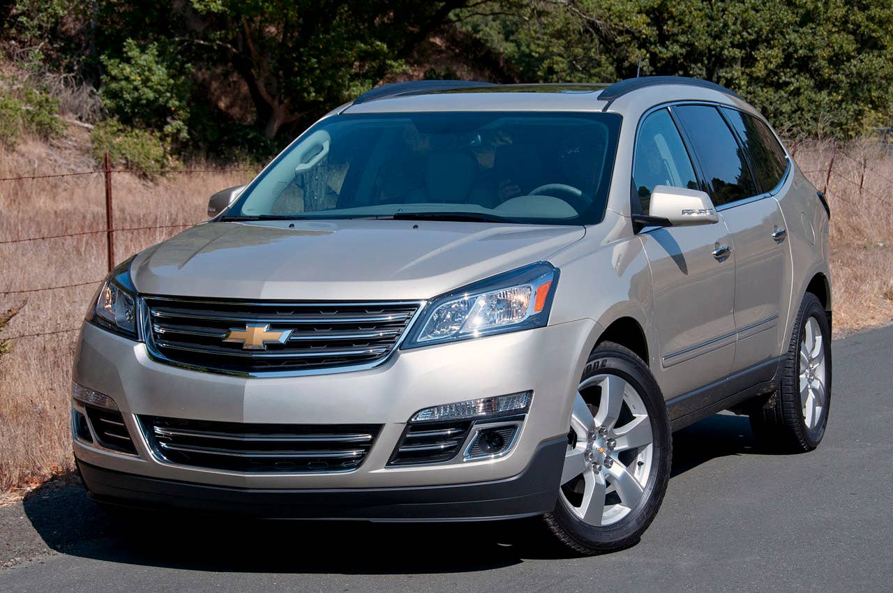 2013 Chevrolet Traverse front 3/4 view