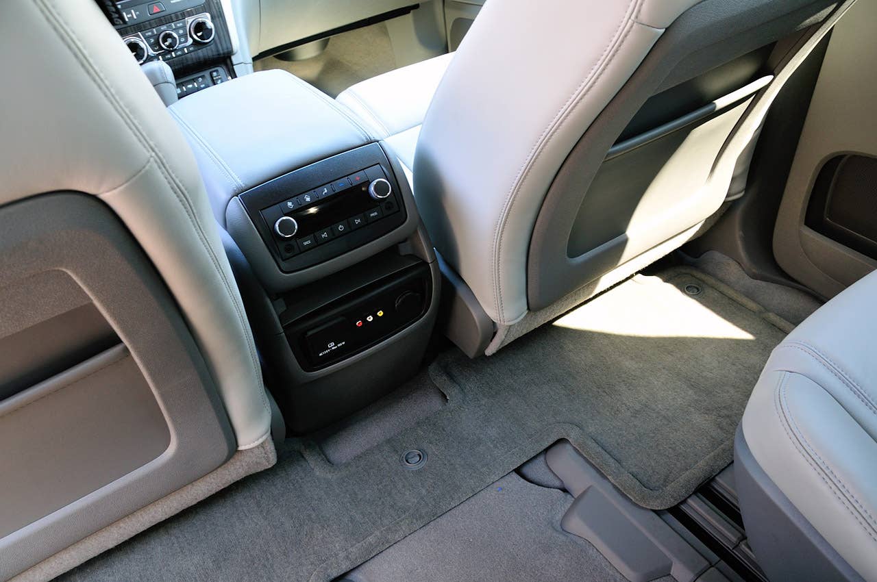 2013 Chevrolet Traverse rear seat climate controls