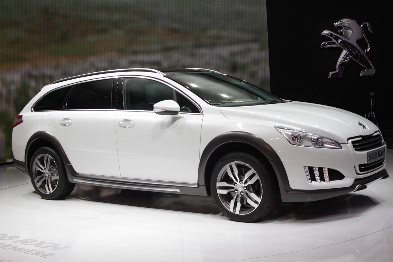 Peugeot 508 RXH hybrid crossover sips down diesel, gets 56 mpg
