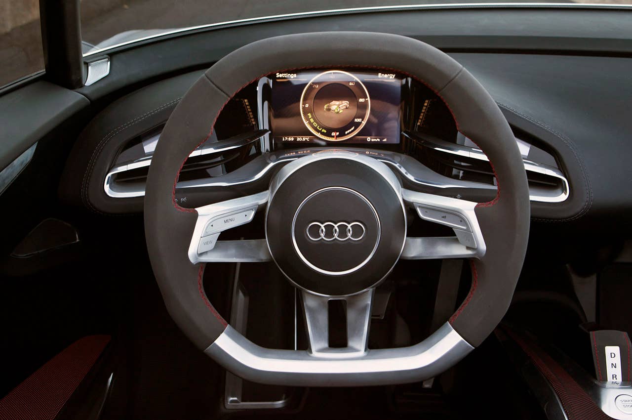 2014 Audi e-tron Spyder steering wheel