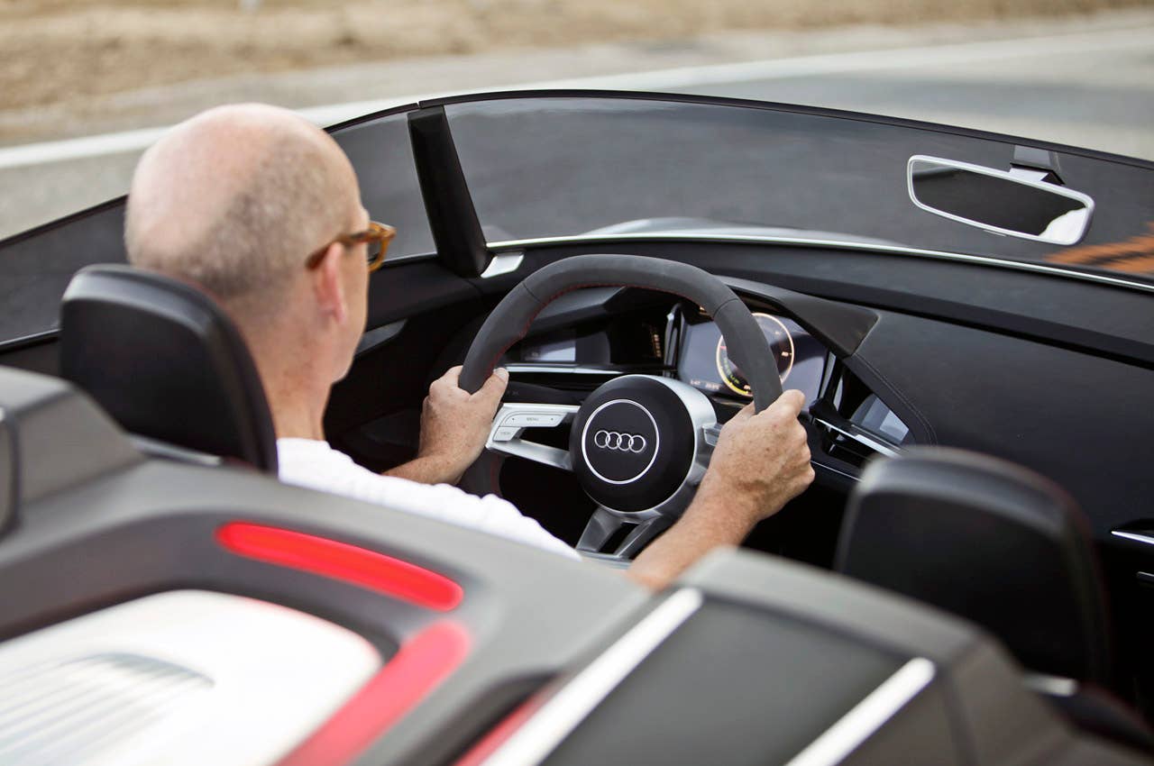 2014 Audi e-tron Spyder interior