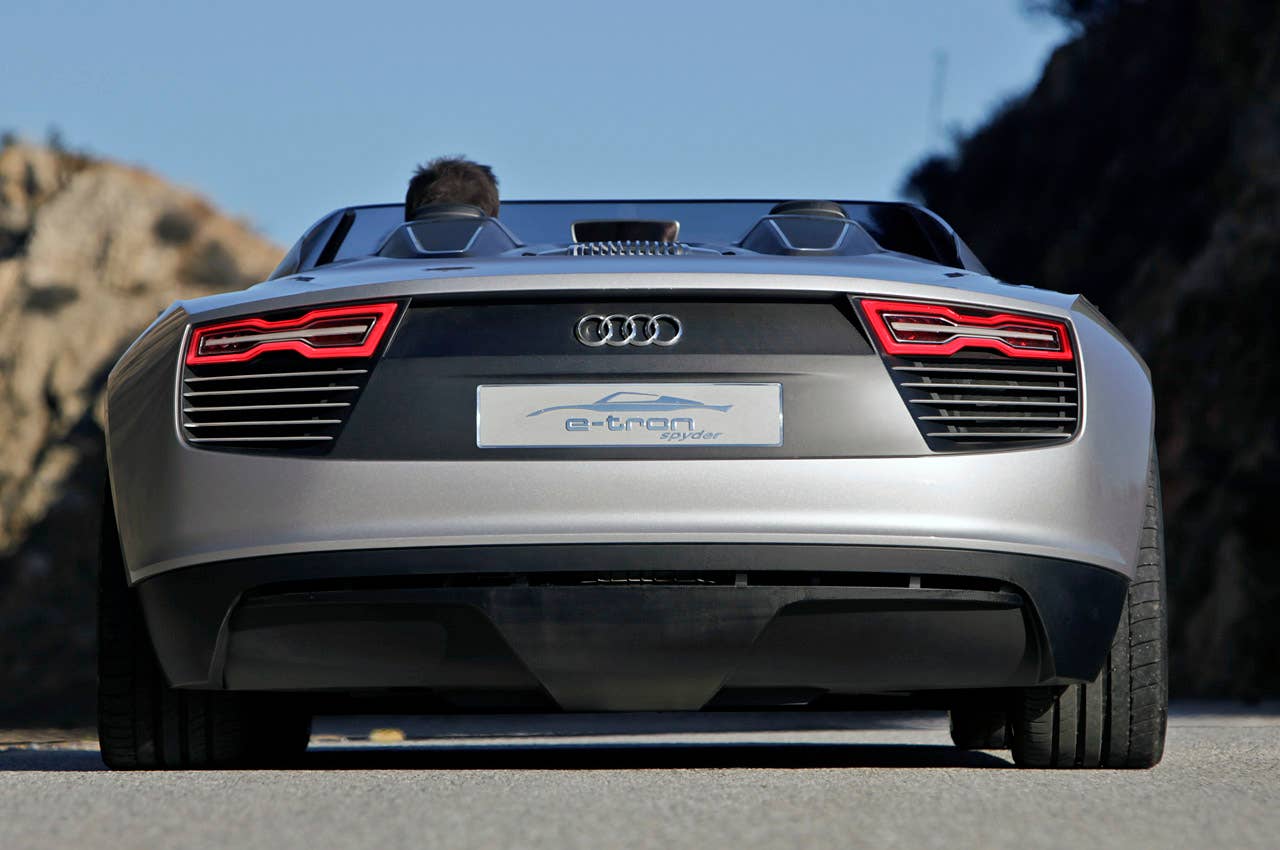 2014 Audi e-tron Spyder rear view