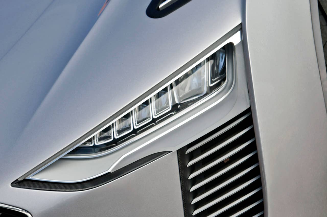 2014 Audi e-tron Spyder headlight