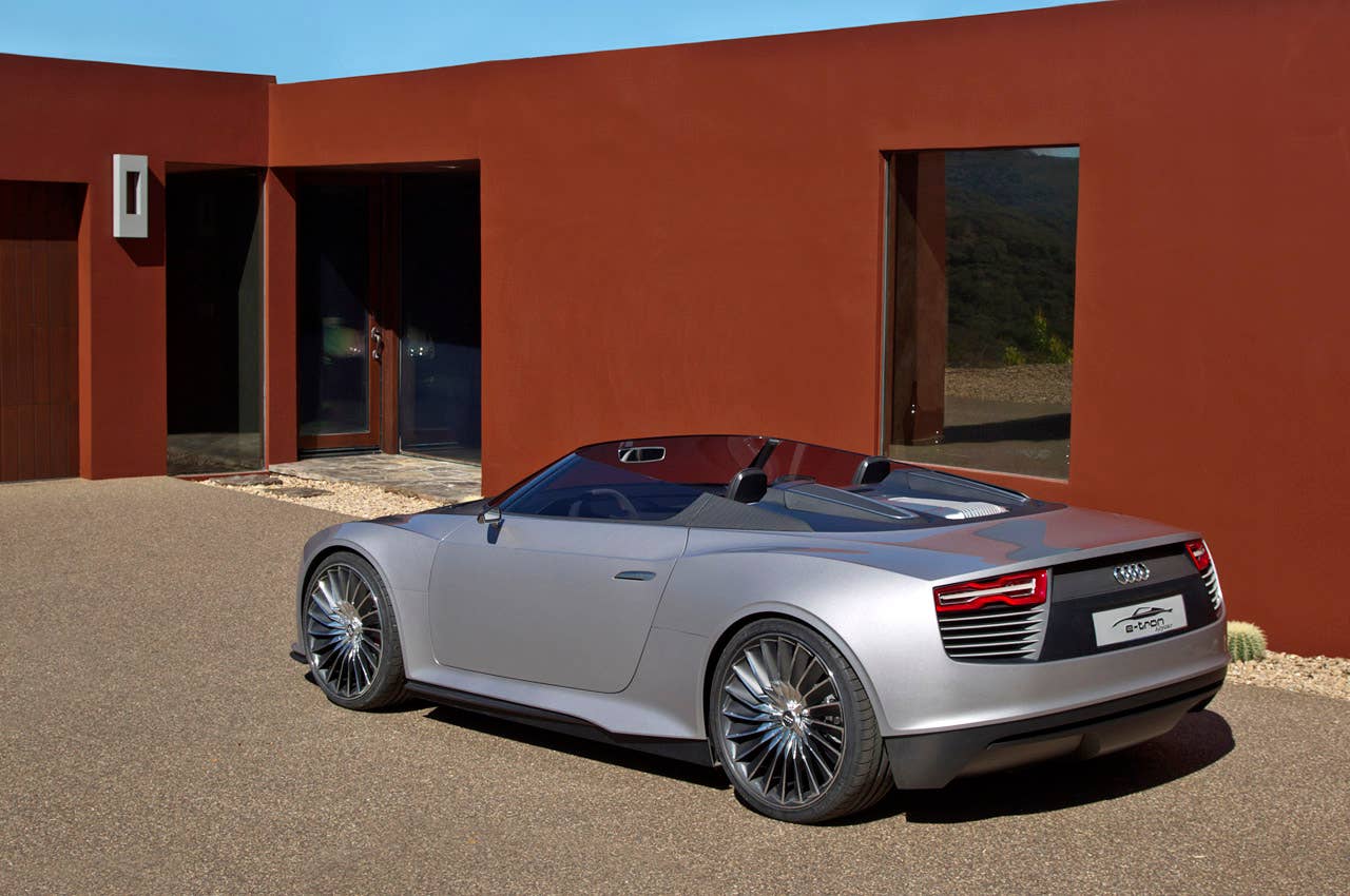 2014 Audi e-tron Spyder rear 3/4 view