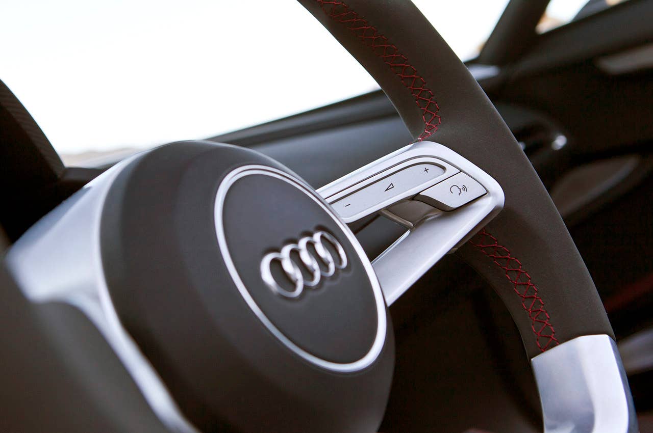 2014 Audi e-tron Spyder steering wheel