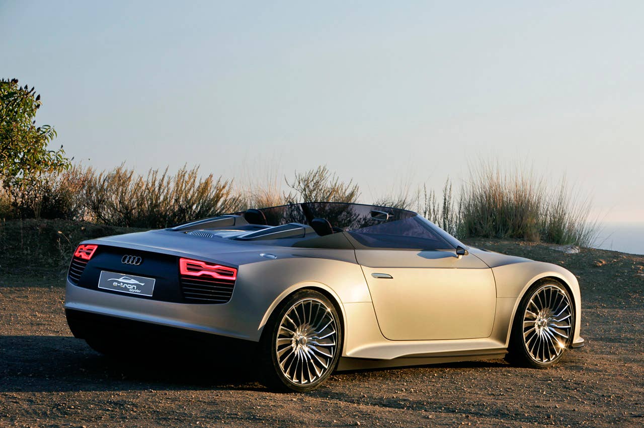 2014 Audi e-tron Spyder rear 3/4 view