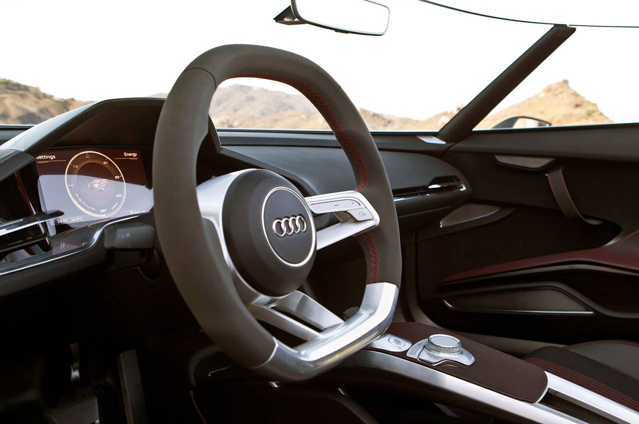 2014 Audi e-tron Spyder interior