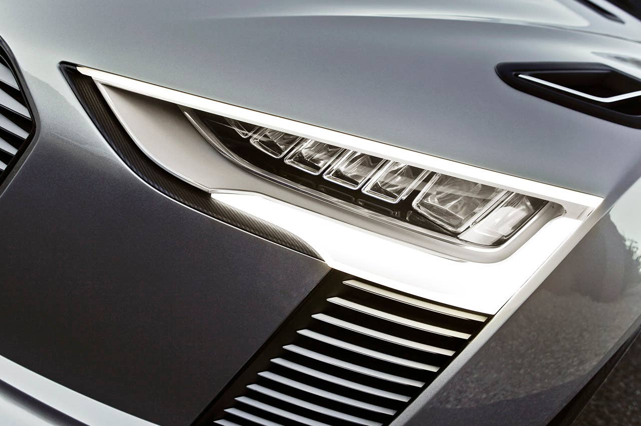 2014 Audi e-tron Spyder headlight