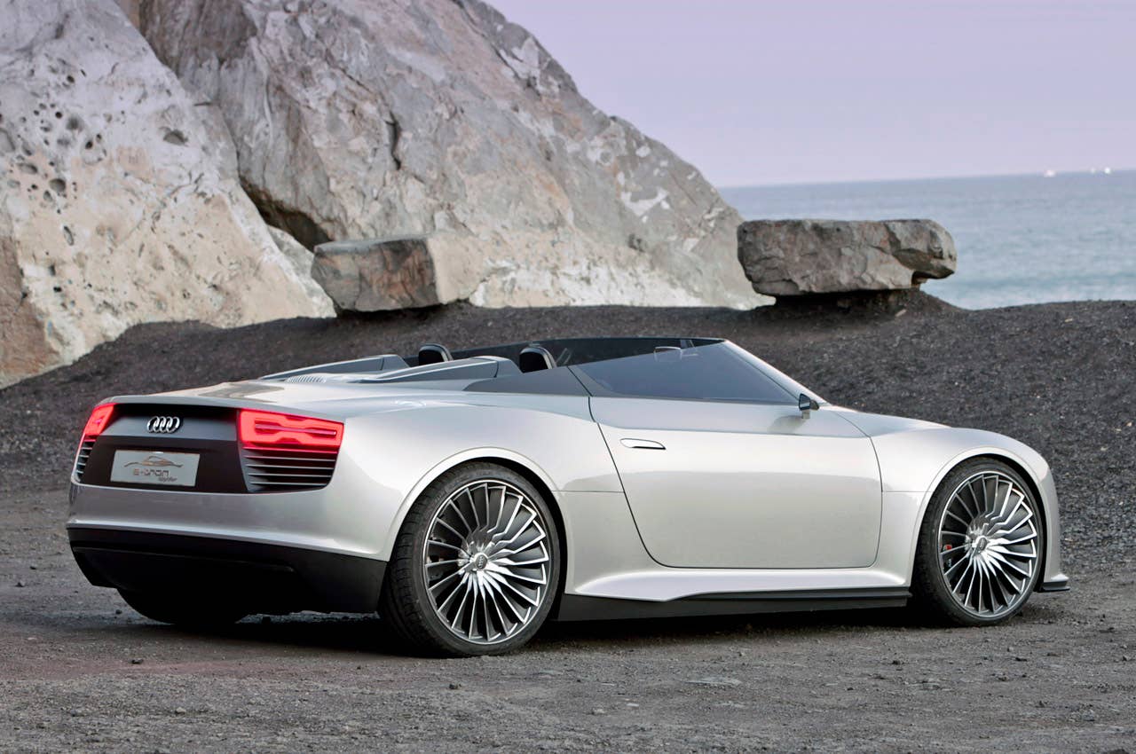 2014 Audi e-tron Spyder rear 3/4 view