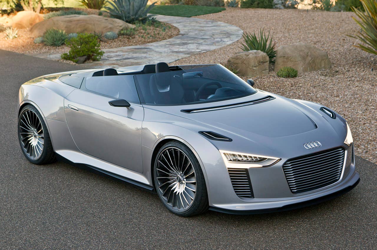 2014 Audi e-tron Spyder front 3/4 view