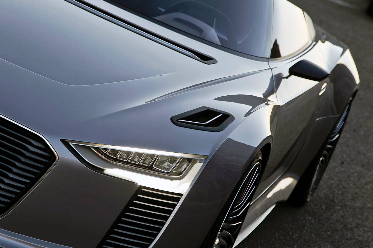 2014 Audi e-tron Spyder front fender