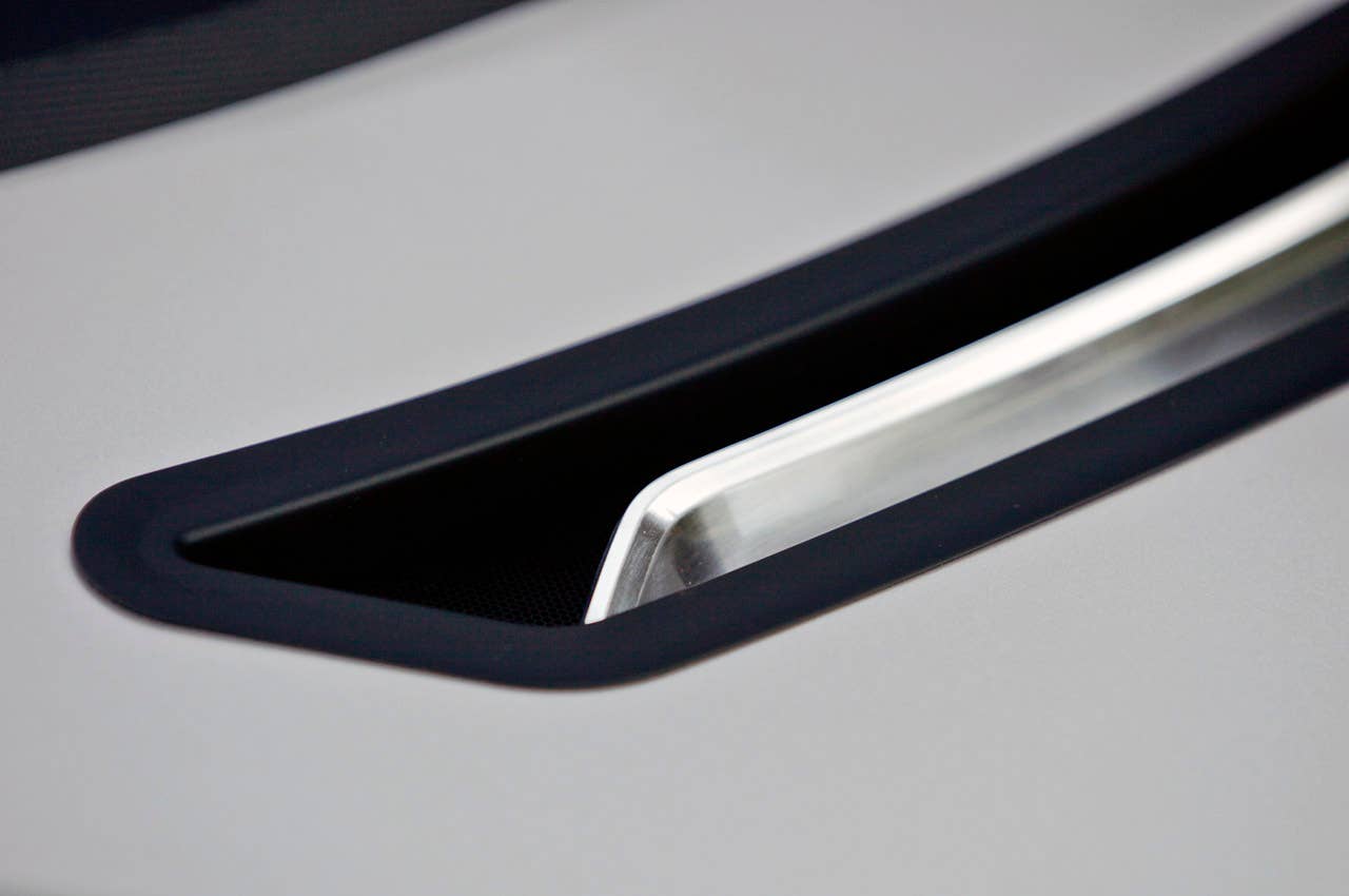 2014 Audi e-tron Spyder hood vent
