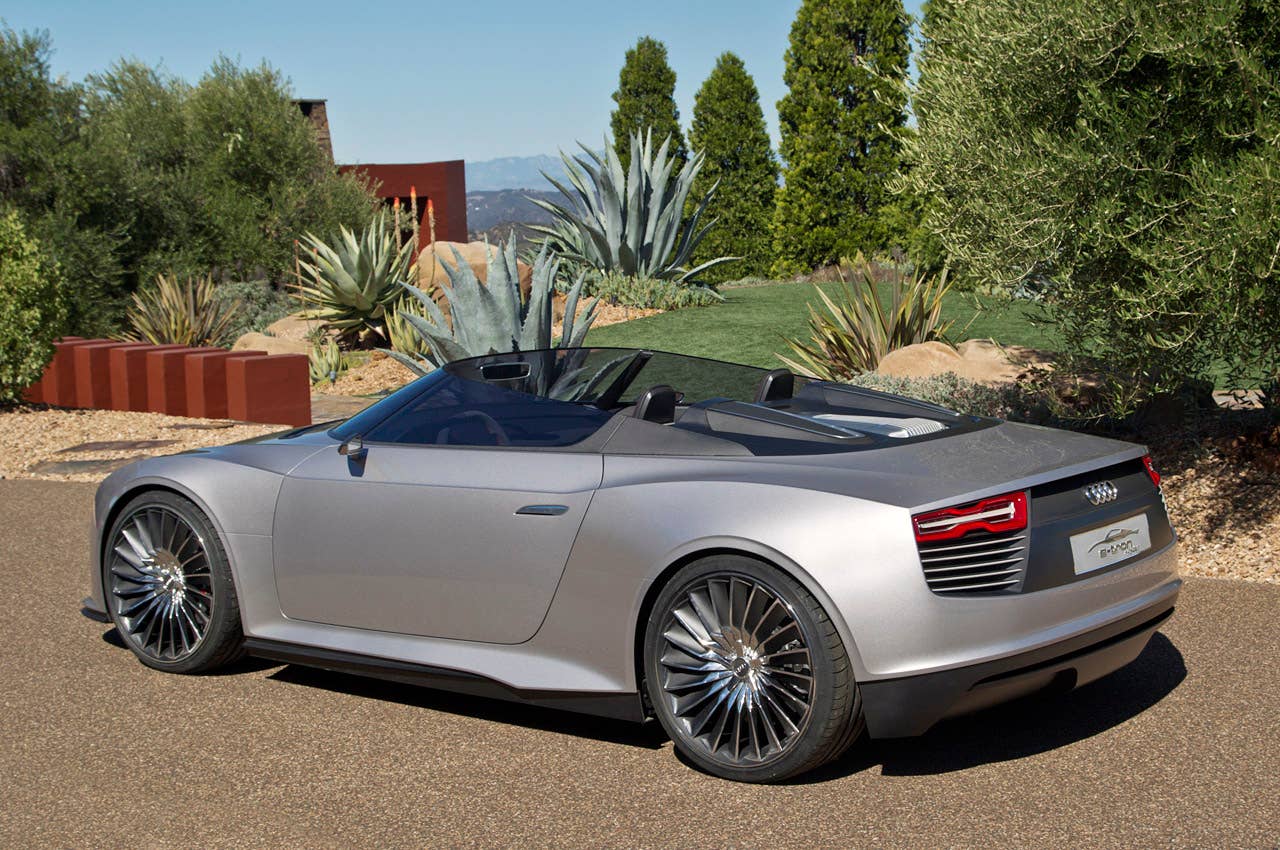 2014 Audi e-tron Spyder rear 3/4 view