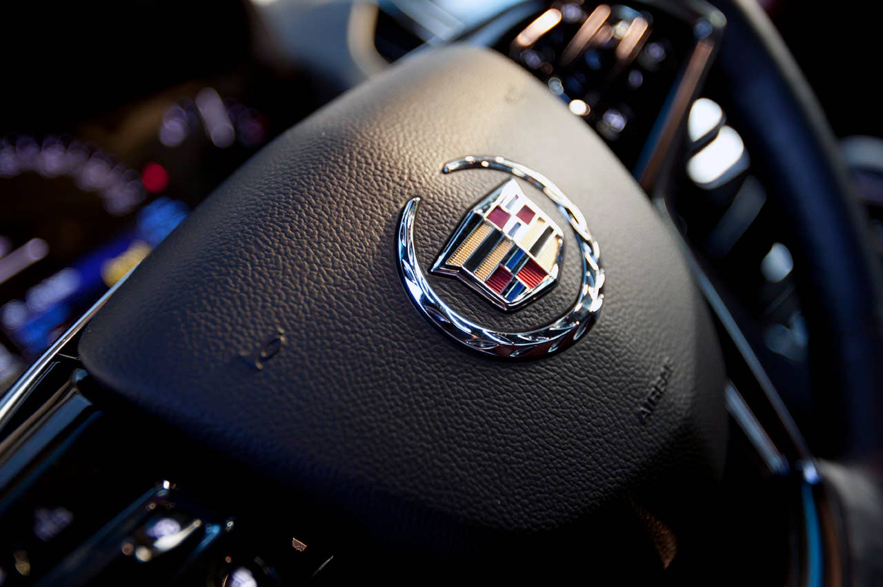 2013 Cadillac ATS 3.6 AWD steering wheel detail