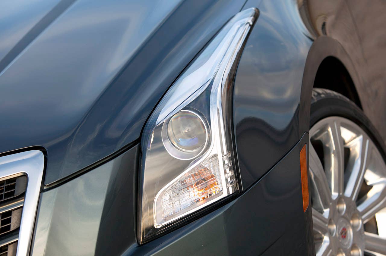 2013 Cadillac ATS 3.6 AWD headlight