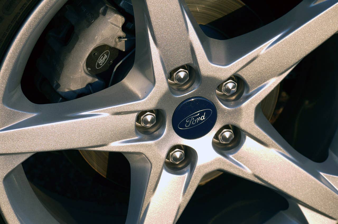 2012 Ford Focus Titanium wheel detail