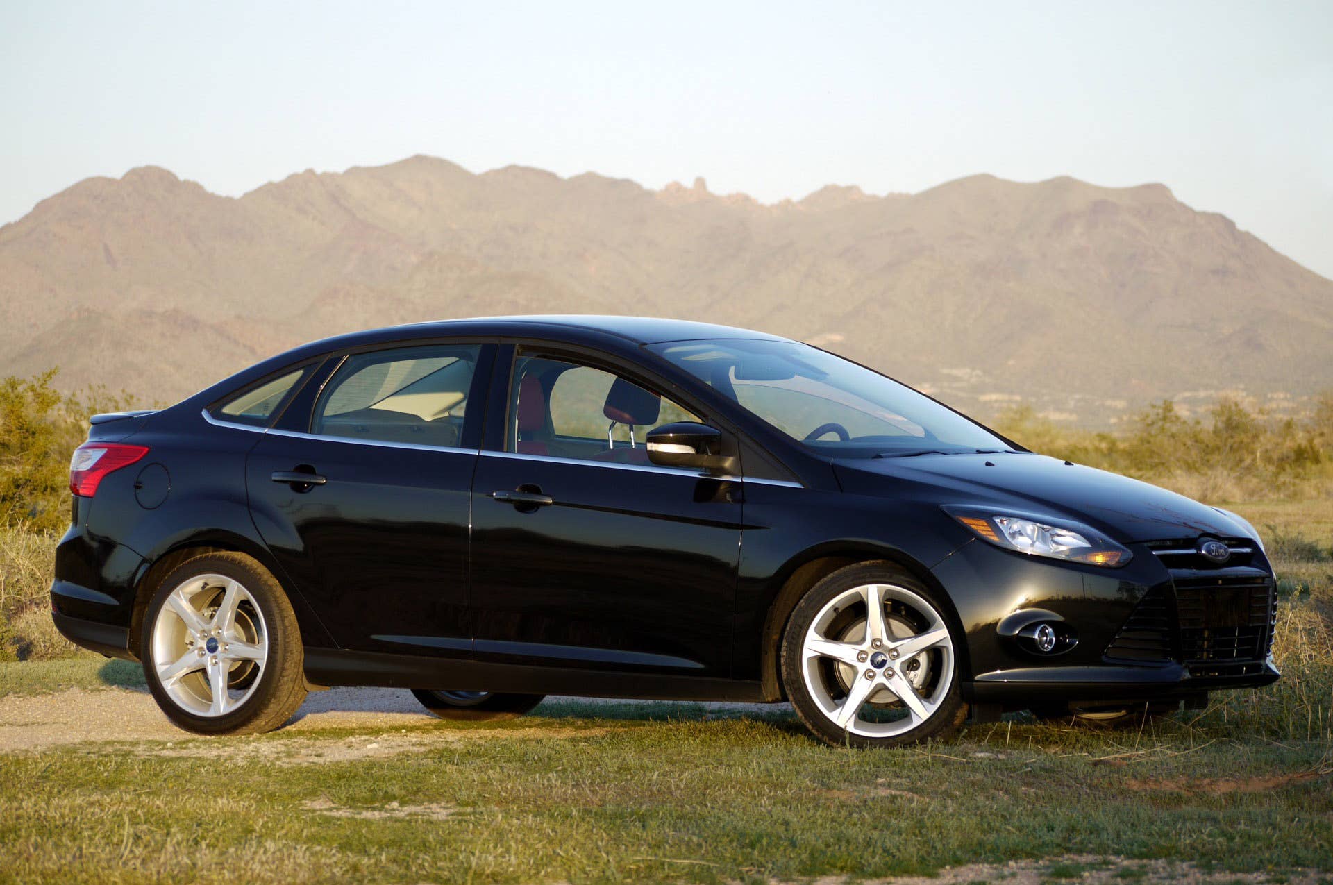 2012 Ford Focus Titanium front 3/4 view