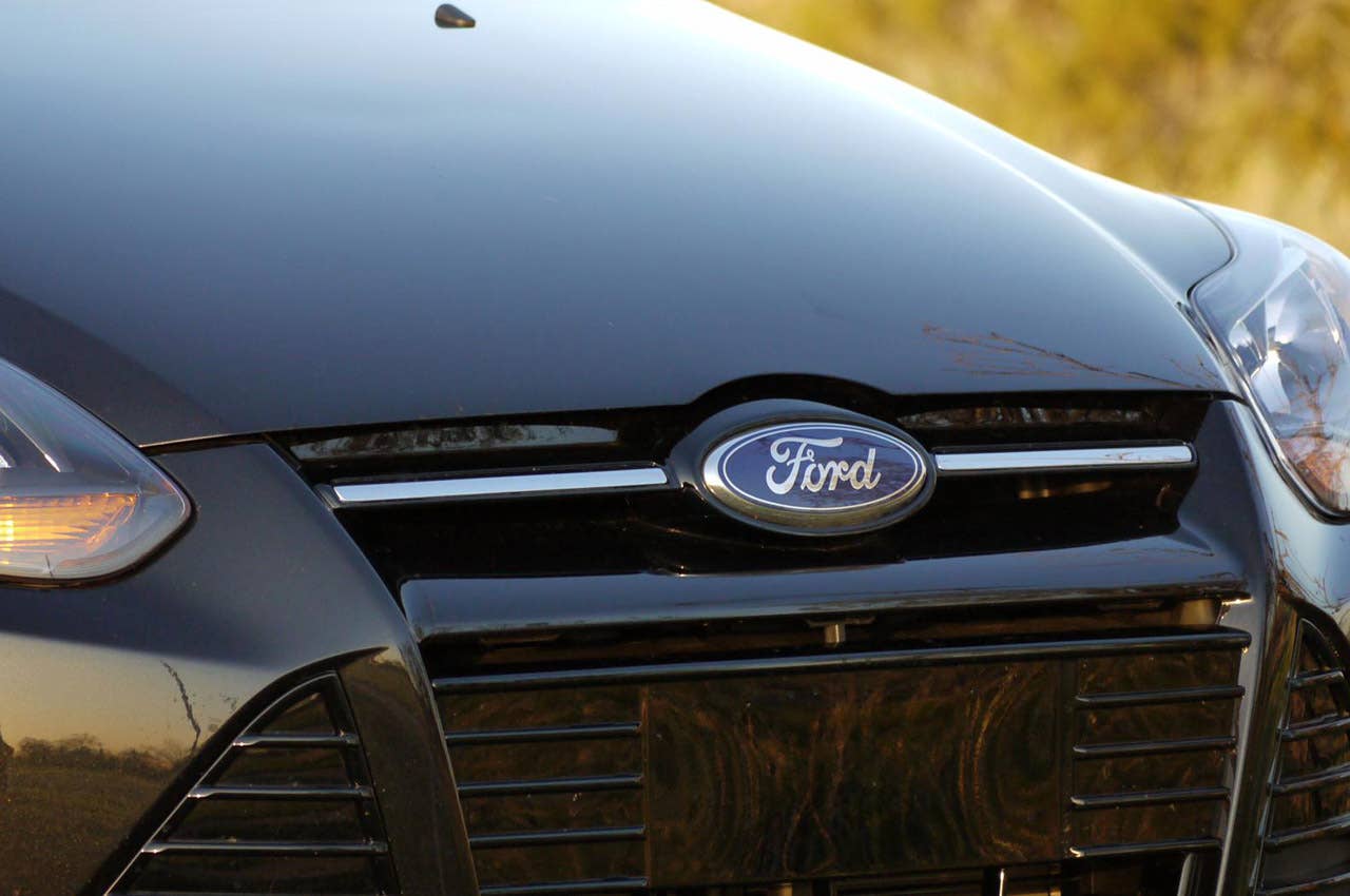 2012 Ford Focus Titanium grille