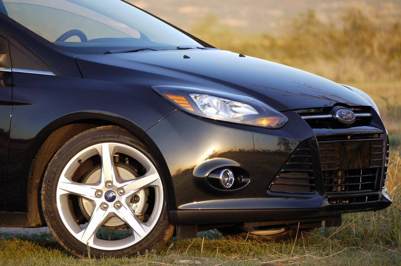 2012 Ford Focus Titanium front detail