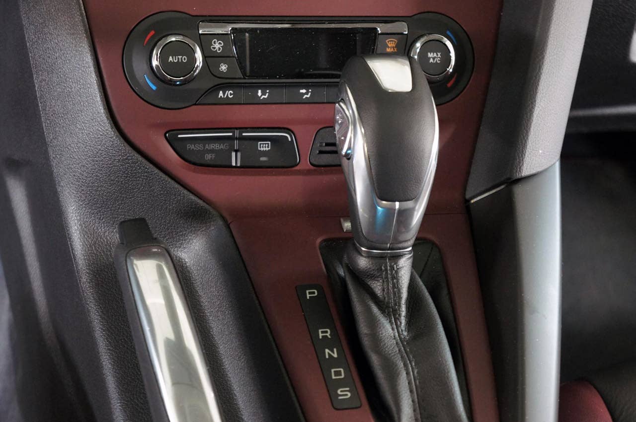 2012 Ford Focus Titanium shifter