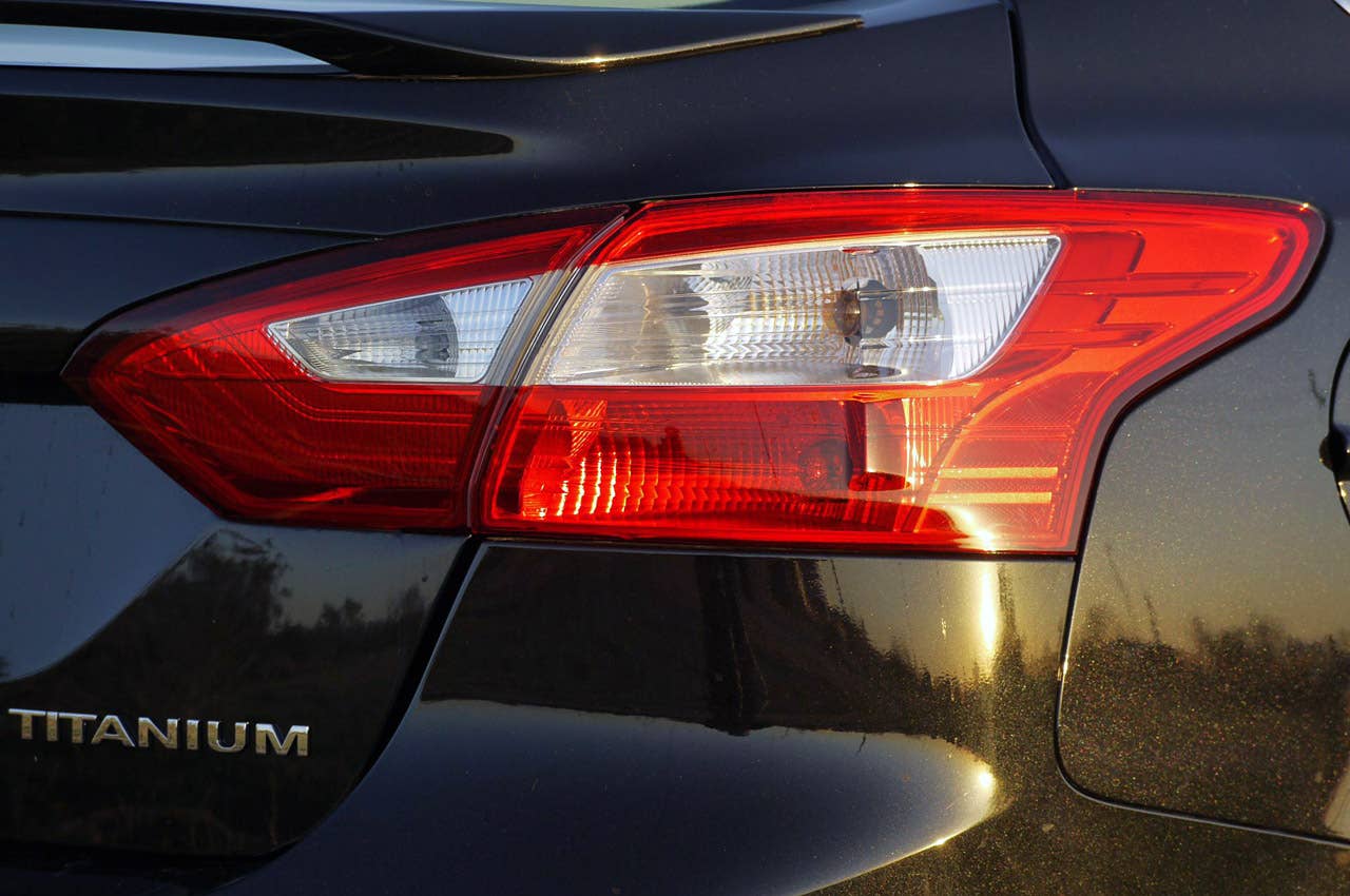 2012 Ford Focus Titanium taillight