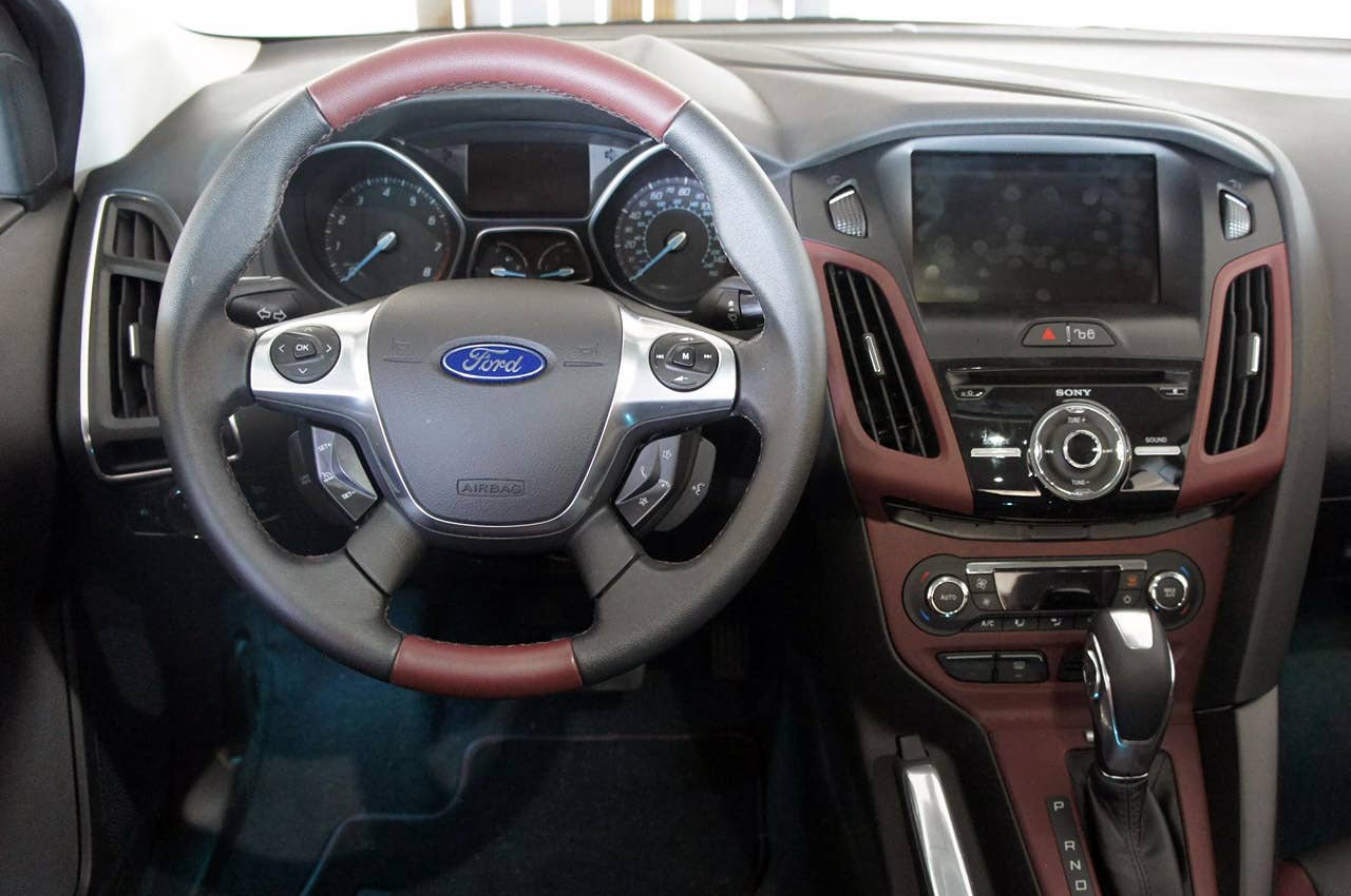 2012 Ford Focus Titanium interior