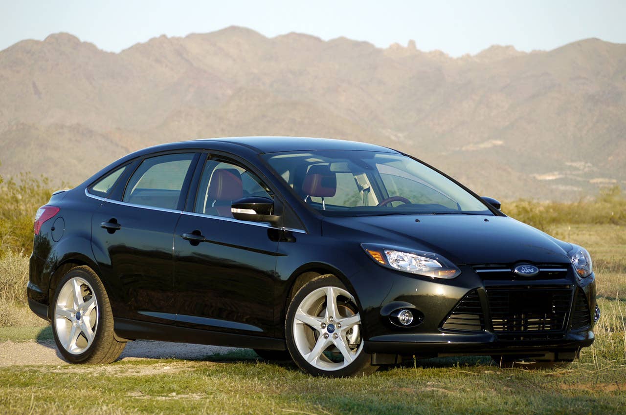 2012 Ford Focus Titanium front 3/4 view