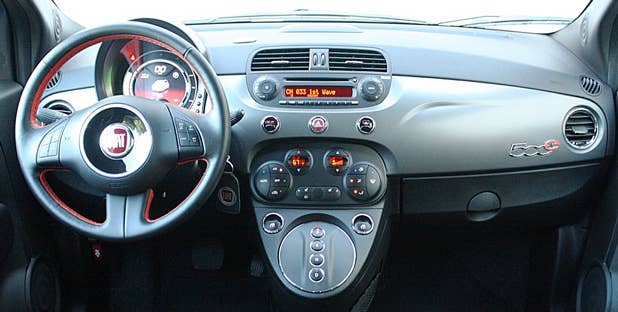2013 Fiat 500E dashboard