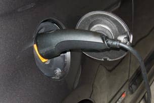 2013 Fiat 500e plug