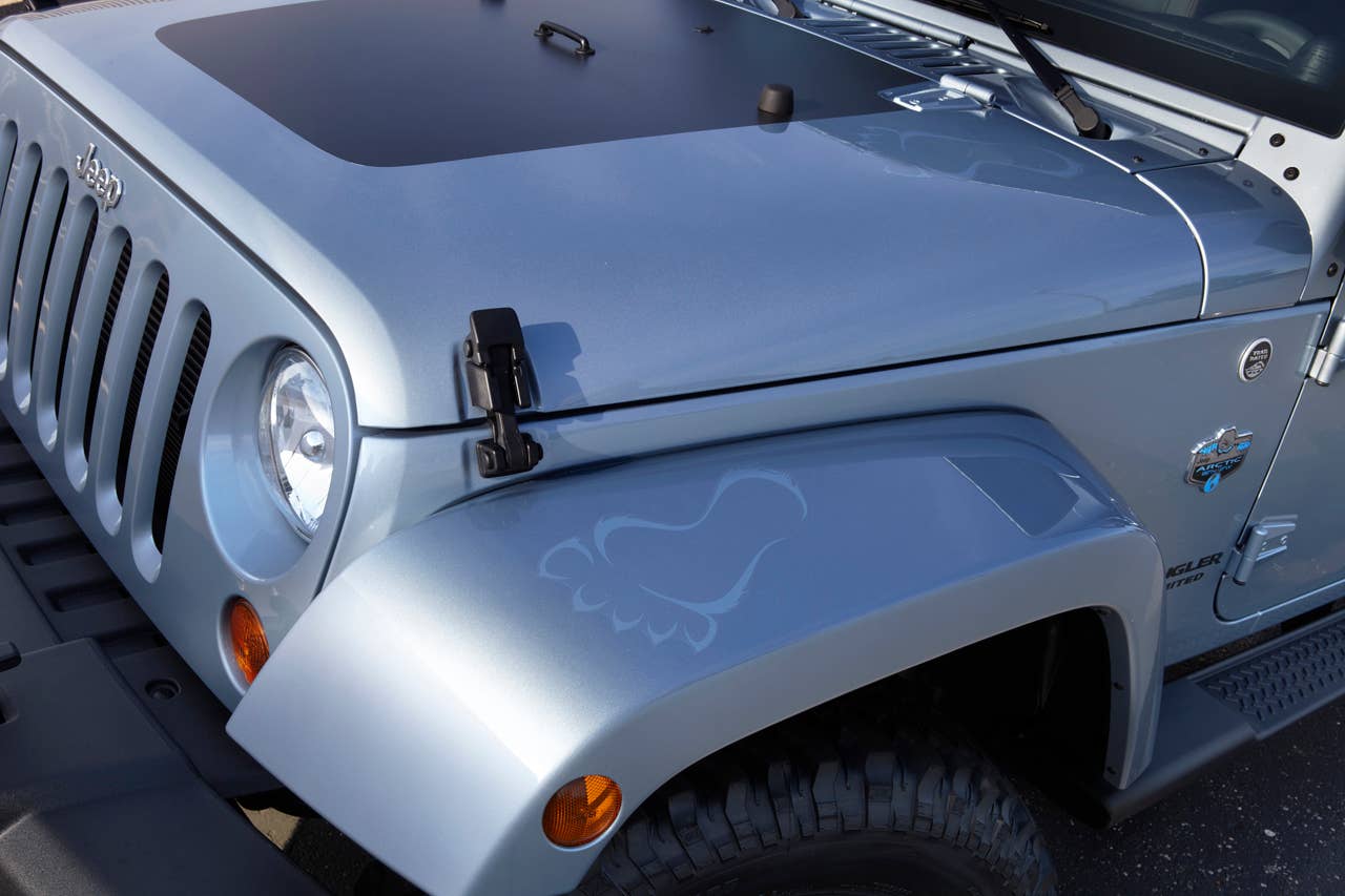 2012 Jeep Wrangler Arctic hood