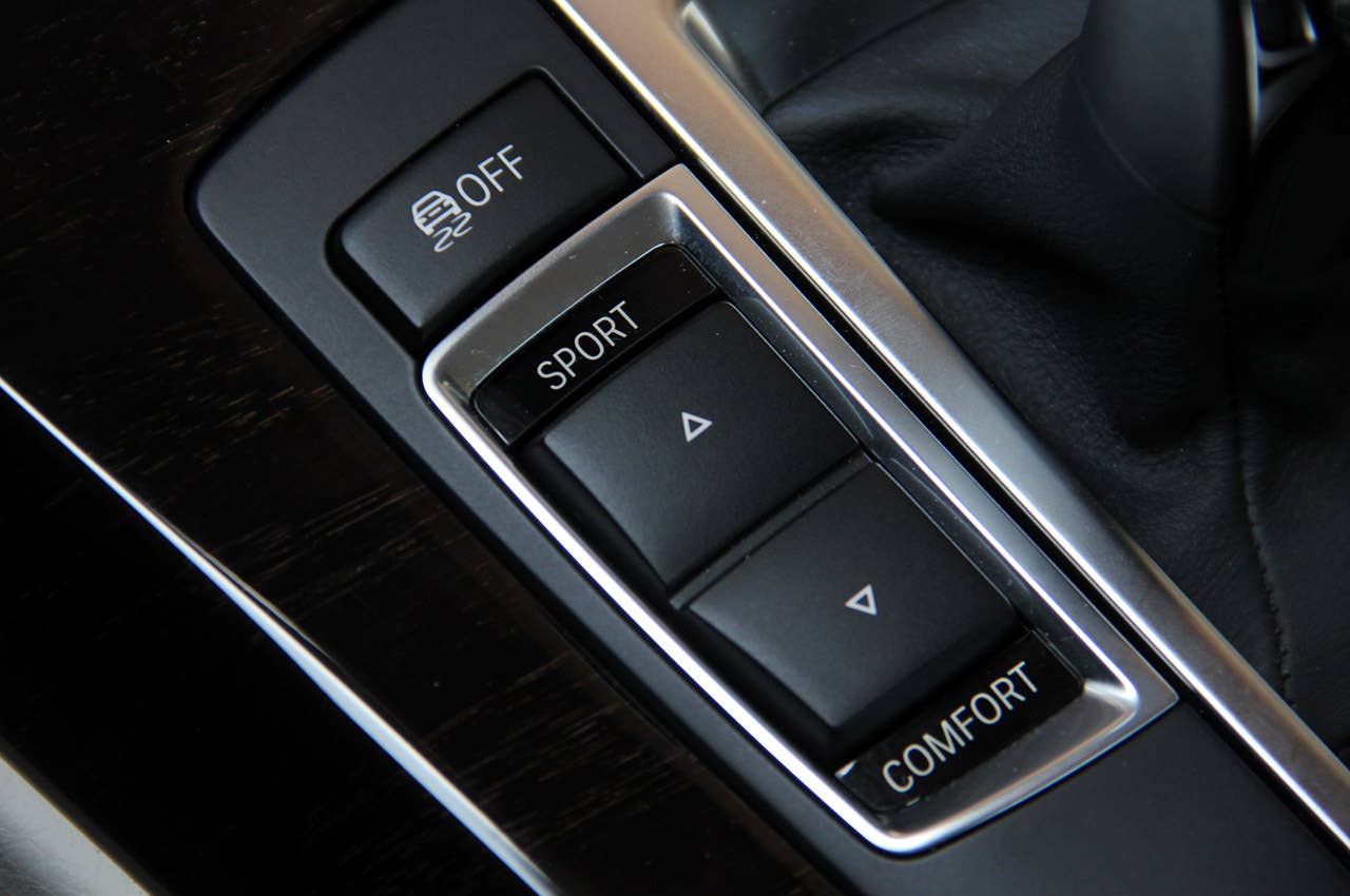 2012 BMW 6 Series Coupe driving mode buttons