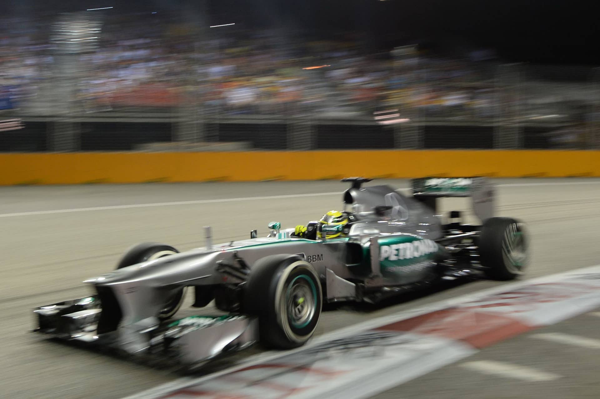 Mercedes driver Lewis Hamilton of Britain rounds a corner during the Formula One Singapore Grand Prix on September 22, 2013.    AFP PHOTO / ROSLAN RAHMAN        (Photo credit should read ROSLAN RAHMAN/AFP/Getty Images)