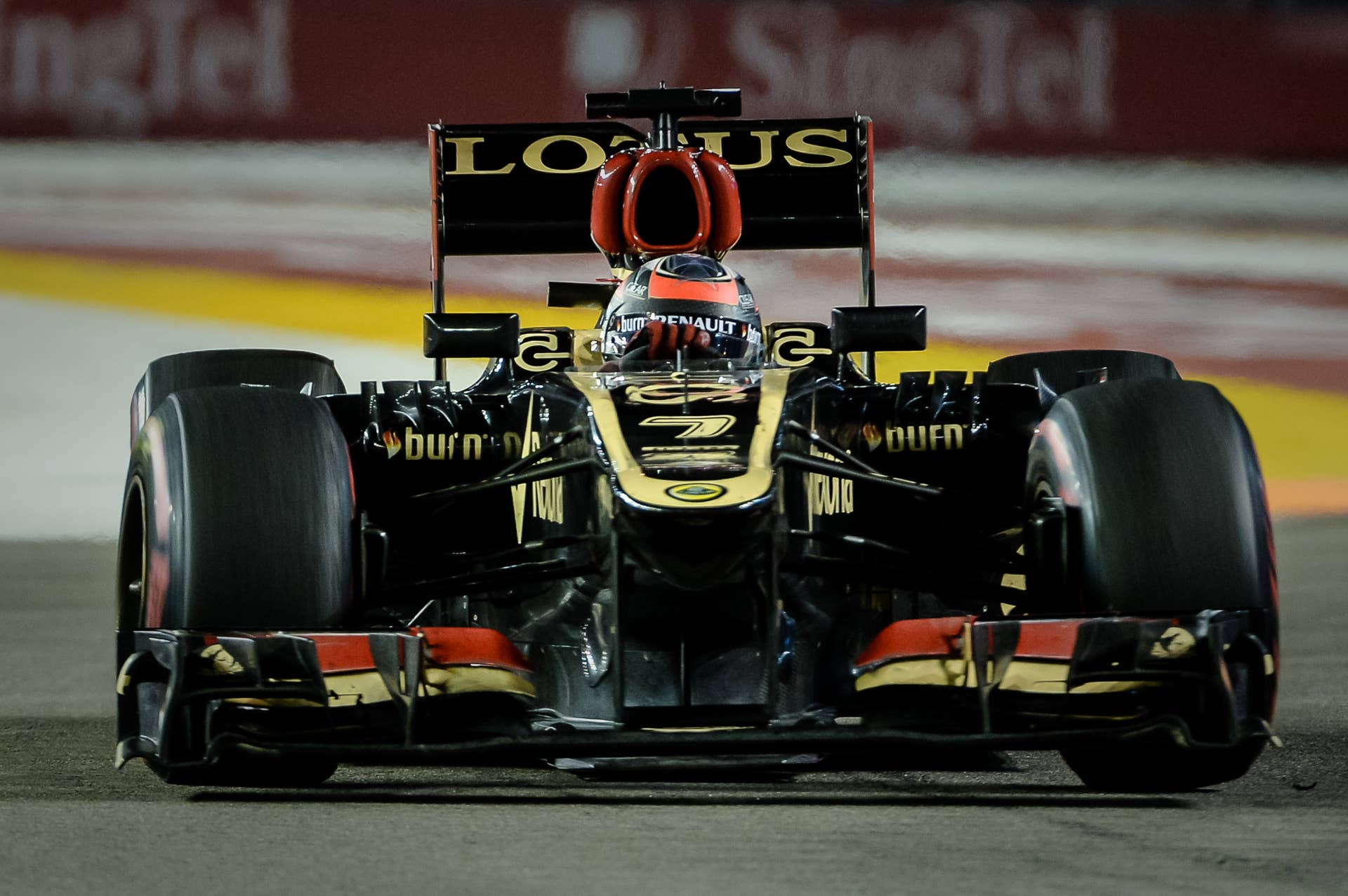 Lotus driver Kimi Raikkonen of Finland drives during the Formula One Singapore Grand Prix on September 22, 2013.   AFP PHOTO/Philippe Lopez        (Photo credit should read PHILIPPE LOPEZ/AFP/Getty Images)