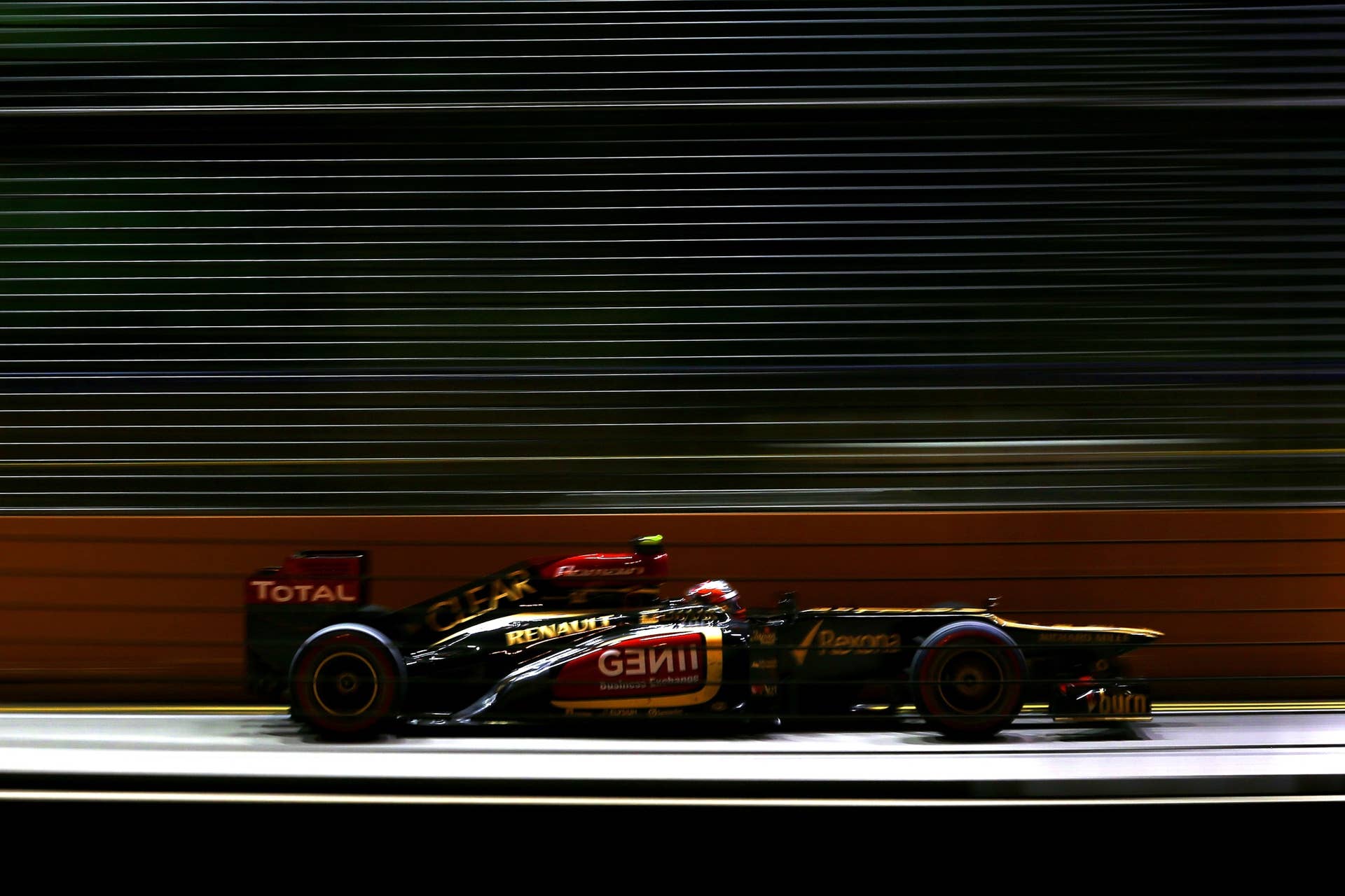 SINGAPORE - SEPTEMBER 22: Romain Grosjean of France and Lotus GP drives during the Singapore Formula One Grand Prix at Marina Bay Street Circuit on September 22, 2013 in Singapore, Singapore.
