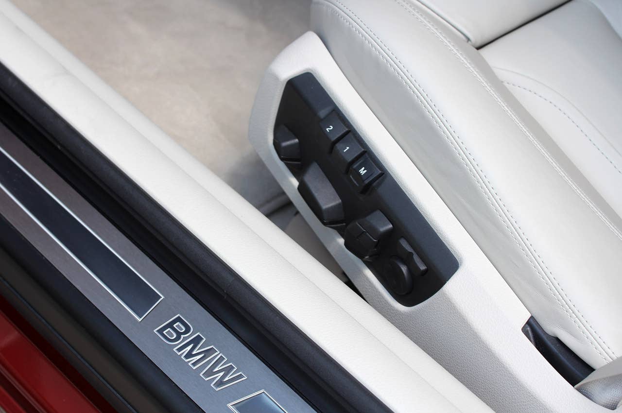 2012 BMW 6 Series Coupe front seat controls