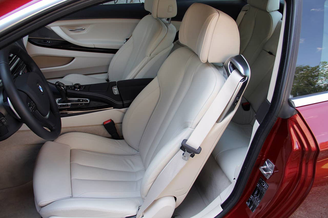 2012 BMW 6 Series Coupe front seats
