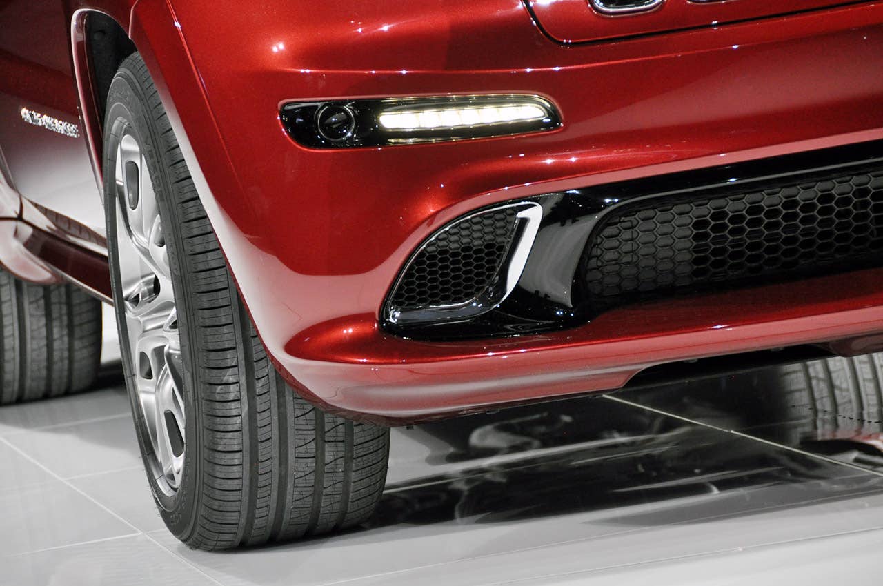 2012 Jeep Grand Cherokee SRT8 LED lights at the 2011 New York Auto Show