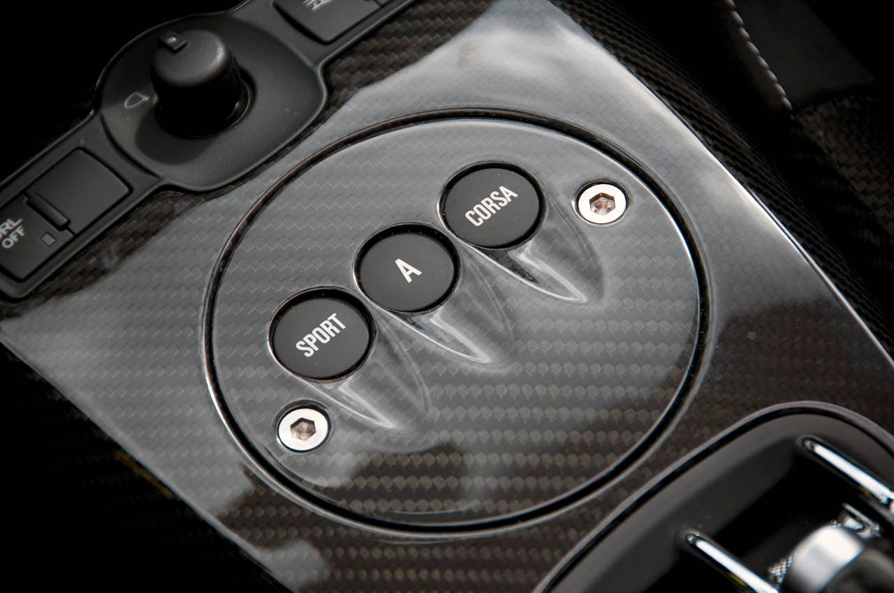 2011 Lamborghini Gallardo LP 570-4 Spyder Performante drive modes
