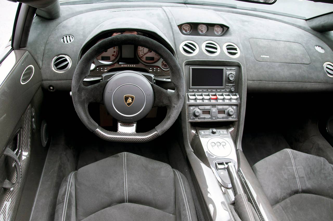 2011 Lamborghini Gallardo LP 570-4 Spyder Performante interior