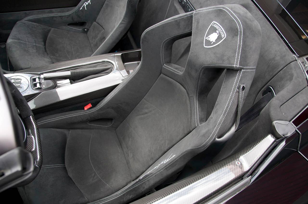 2011 Lamborghini Gallardo LP 570-4 Spyder Performante seats