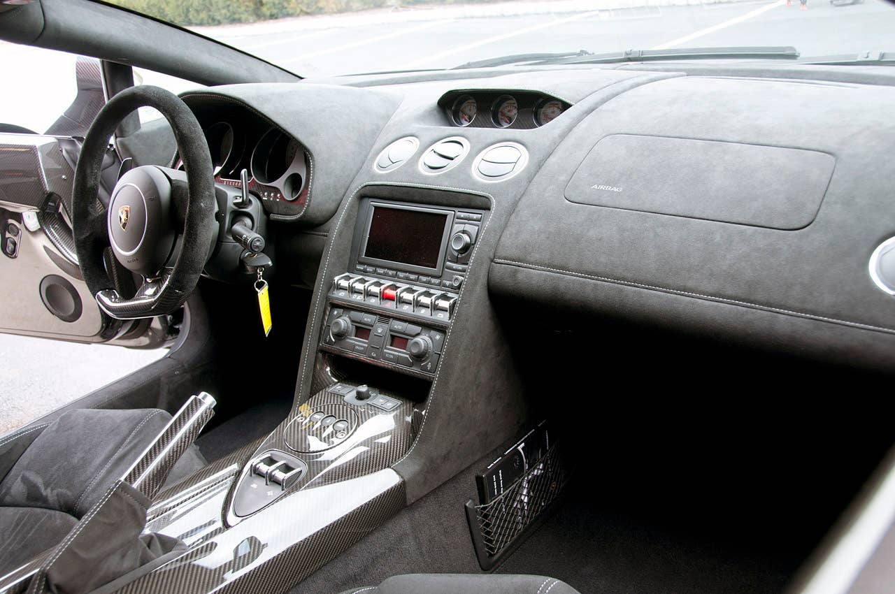 2011 Lamborghini Gallardo LP 570-4 Spyder Performante interior