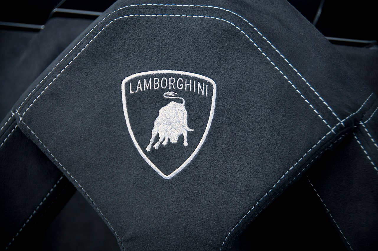 2011 Lamborghini Gallardo LP 570-4 Spyder Performante seat detail