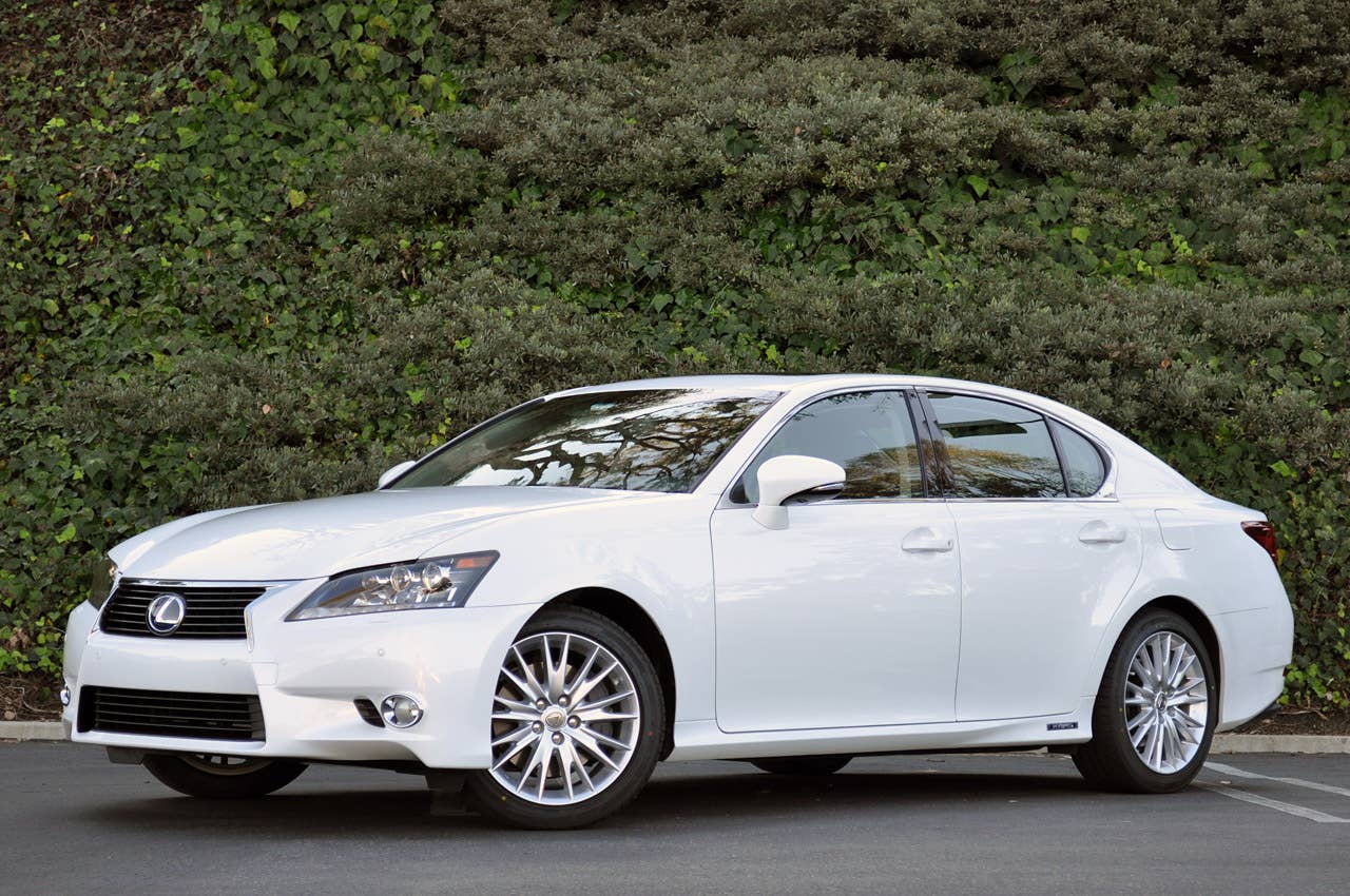 2013 Lexus GS 450h front 3/4 view
