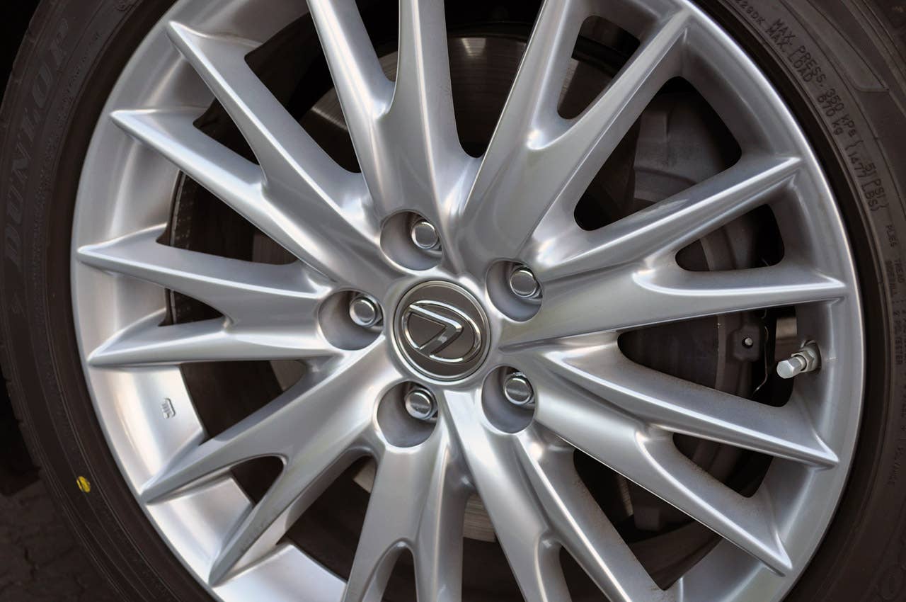 2013 Lexus GS 450h wheel