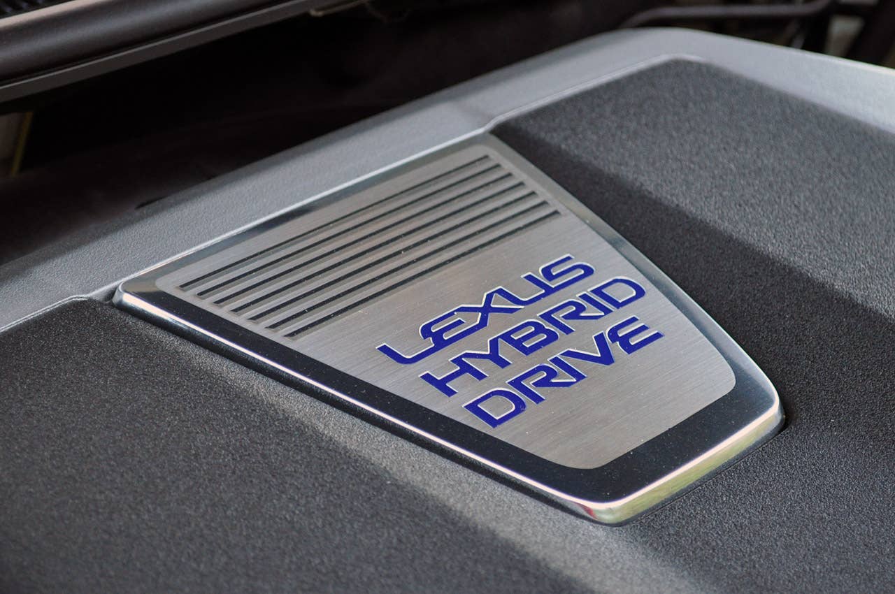 2013 Lexus GS 450h engine detail